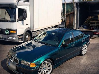Usado BMW 316 Basis 102 HP (75 kW) 1995 Verde Sedan