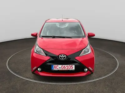 Gebraucht Toyota Aygo 69 PS (50 kW) 2017 Rot Kleinwagen