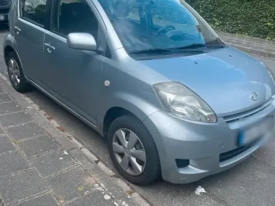 Gebraucht Daihatsu Sirion 71 PS (52 kW) 2008 Silber Kleinwagen