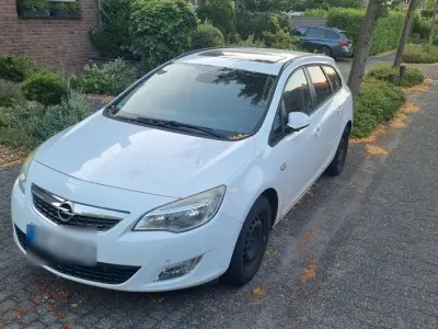 Gebraucht Opel Astra 125 PS (91 kW) 2011 Weiß Kombi