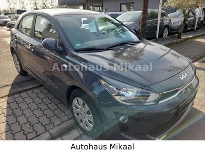 Grau Gebraucht 2023 Kia Rio Edition 7 Limousine | 13.999 € (Fairer Preis)