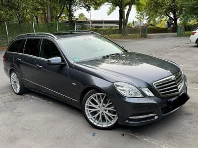 Blau Gebraucht 2010 Mercedes E250 Kombi | 9.500 € (Etwas zu teuer)