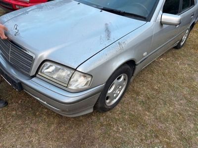 Mercedes C200