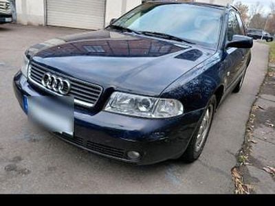 Blau Gebraucht 1999 Audi A4 Kombi | 800 € (Guter Preis)