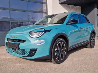 Käytetty Fiat 600E La Prima 114 kW (156 HP) 2025 Vihreä Sedan