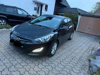 Gebraucht Hyundai i30 99 PS (72 kW) 2012 Schwarz Kleinwagen