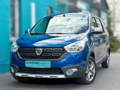 Używany Dacia Lodgy Stepway 131 KM (96 kW) 2022 Niebieski Minivan