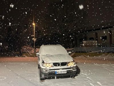Grau Gebraucht 2003 BMW X5 SUV | 5.500 € (Etwas zu teuer)