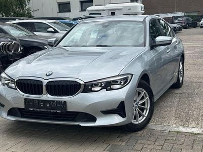 Gebraucht BMW 318 Advantage 150 PS (110 kW) 2021 Glaciersilber metallic Limousine