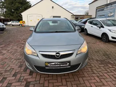 Używany Opel Astra Edition 110 KM (80 kW) 2011 Srebrny Kombi