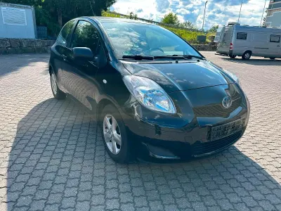 Gebraucht Toyota Yaris 70 PS (51 kW) 2006 Schwarz Limousine