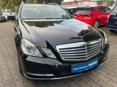 Gebraucht Mercedes E220 Elegance 170 PS (125 kW) 2011 Schwarz Limousine
