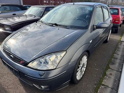 Grau Gebraucht 2003 Ford Focus ST Limousine | 4.280 € (Teuer)
