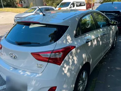Gebraucht Hyundai i30 128 PS (94 kW) 2012 Weiß Kombi