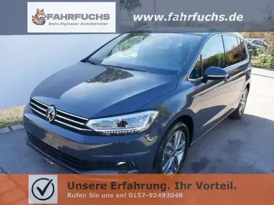 Neu VW Touran Comfortline 150 PS (110 kW) 2025 Delfingrau metallic Van / Kleinbus