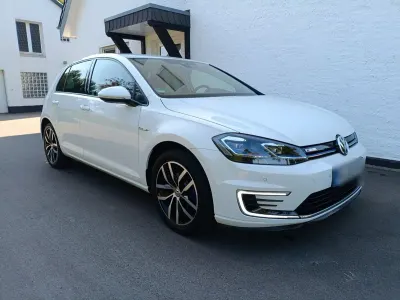 Gebraucht VW e-Golf 100 kW (136 PS) 2020 Weiß Kleinwagen