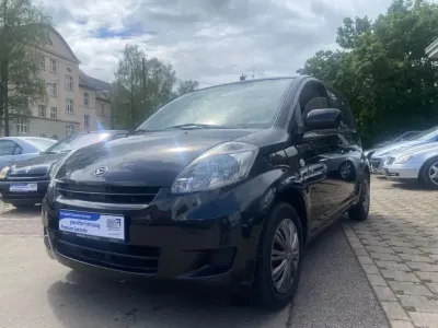 Gebraucht Daihatsu Sirion 69 PS (50 kW) 2009 Schwarz Kleinwagen