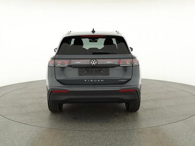 Delfingrau metallic Neu 2025 VW Tiguan Life SUV | 47.475 €