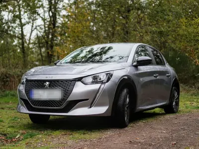 Gebraucht Peugeot e-208 Active 100 kW (136 PS) 2022 Grau Kleinwagen