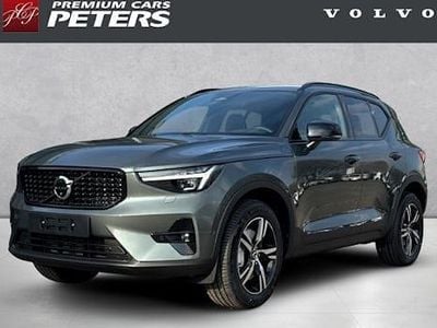 Neu Volvo XC40 Plus 197 PS (144 kW) 2026 Grün SUV