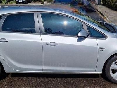Gebraucht Opel Astra Edition 140 PS (102 kW) 2012 Silber Limousine