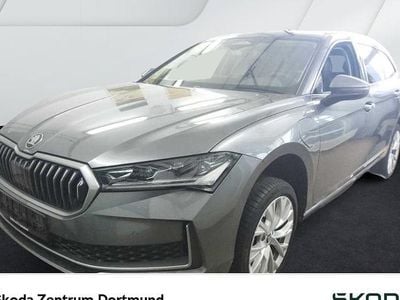 Gebraucht Skoda Superb LAURIN & KLEMENT 190 PS (139 kW) 2024 Moonweiss metallic Kombi