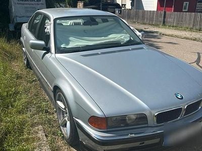 BMW 728