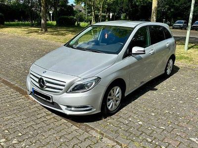 Silber Gebraucht 2013 Mercedes B180 Van / Kleinbus | 13.800 € (Fairer Preis)