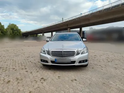 Gebraucht Mercedes E200 184 PS (135 kW) 2010 Silber Limousine