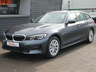 Gebraucht BMW 330 Advantage 184 PS (135 kW) 2022 Grau Kombi