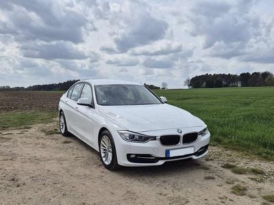 Second-hand BMW 318 Sport Line 143 CP (105 kW) 2014 Alb Berlinǎ