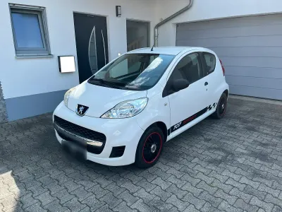 Gebraucht Peugeot 107 68 PS (50 kW) 2010 Weiß Kleinwagen