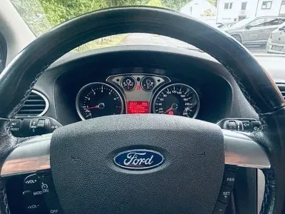 Gebraucht Ford Focus 101 PS (74 kW) 2011 Blau Kombi