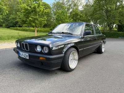 Gebraucht BMW 320 129 PS (94 kW) 1987 Schwarz Coupé