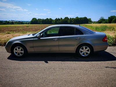 Mercedes E200