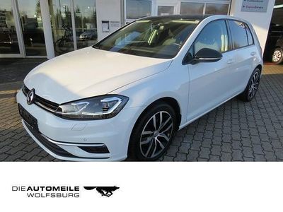 Weiß Gebraucht 2017 VW Golf Highline Limousine | 17.990 € (Etwas zu teuer)