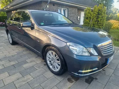 Gebraucht Mercedes E200 Elegance 184 PS (135 kW) 2011 Grau Limousine
