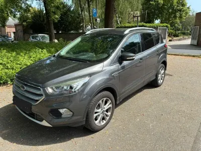 Gebraucht Ford Kuga Titanium 150 PS (110 kW) 2018 Grau SUV