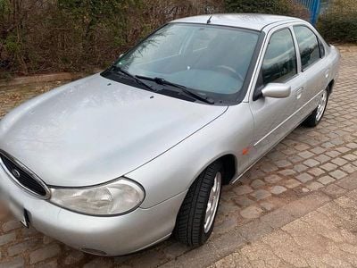 Gebraucht Ford Mondeo 116 PS (85 kW) 1997 Silber Limousine