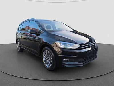 Deep black perleffekt Gebraucht 2024 VW Touran Comfortline Van / Kleinbus | 36.540 € (Etwas zu teuer)