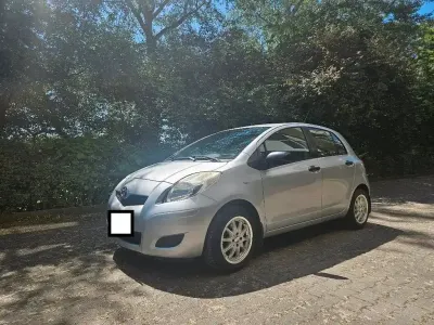 Gebraucht Toyota Yaris Cool 101 PS (74 kW) 2011 Silber Kleinwagen