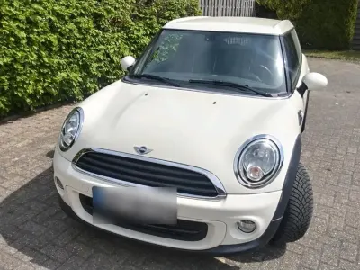 Käytetty Mini Clubvan 98 HP (72 kW) 2014 Valkoinen Viistoperä