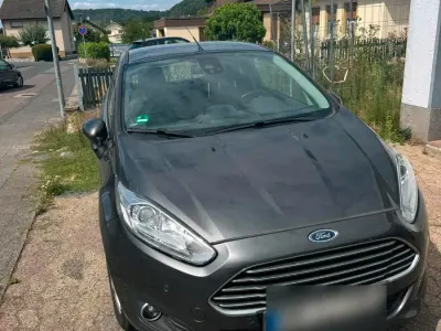 Gebraucht Ford Fiesta 100 PS (73 kW) 2016 Grau Kleinwagen
