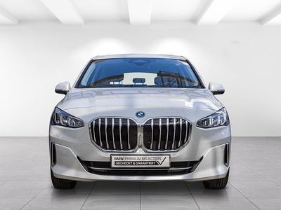 Gebraucht BMW 225 Active Tourer Luxury Line 245 PS (180 kW) 2022 Weiß Van / Kleinbus