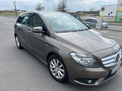 Gebraucht Mercedes B180 147 PS (108 kW) 2012 Braun Van / Kleinbus