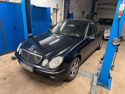 Schwarz Gebraucht 2003 Mercedes E200 Limousine | 4.800 € (Fairer Preis)