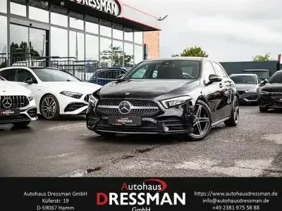 Gebraucht Mercedes A200 AMG line 163 PS (119 kW) 2019 Kosmosschwarz  metalliclack Limousine