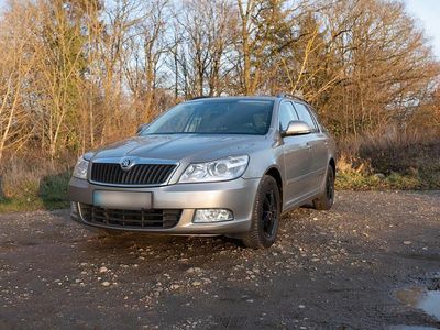 Gebraucht Skoda Octavia Family 105 PS (77 kW) 2011 Silber Kombi