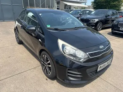 Gebraucht Kia Rio 84 PS (61 kW) 2016 Schwarz Kleinwagen