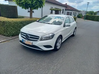 Gebraucht Mercedes A180 109 PS (80 kW) 2013 Weiß Kleinwagen